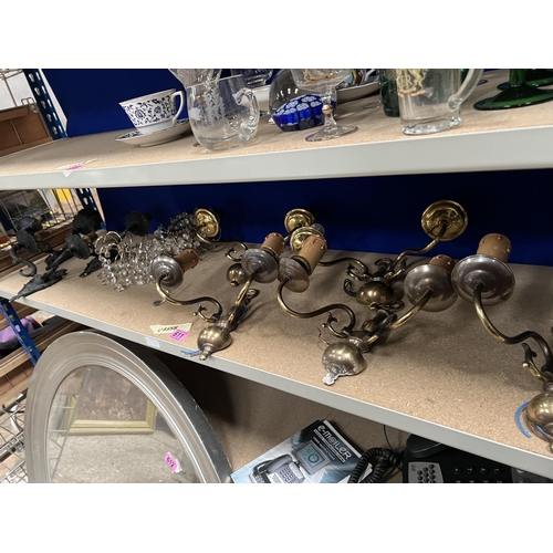 611 - Qty wall light fittings