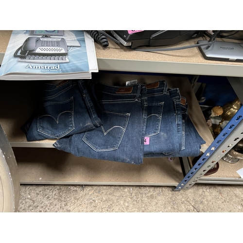 614 - 4 x pairs ladies Levis jeans