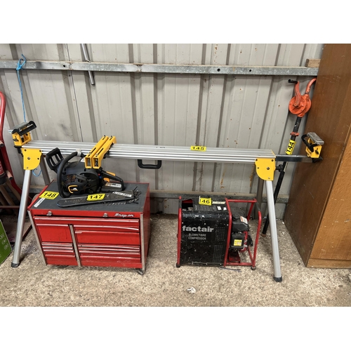 145 - Dewalt DE 7023 mitre saw work station