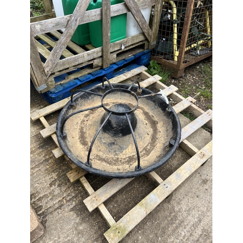 632 - CAST IRON antique pig feeder