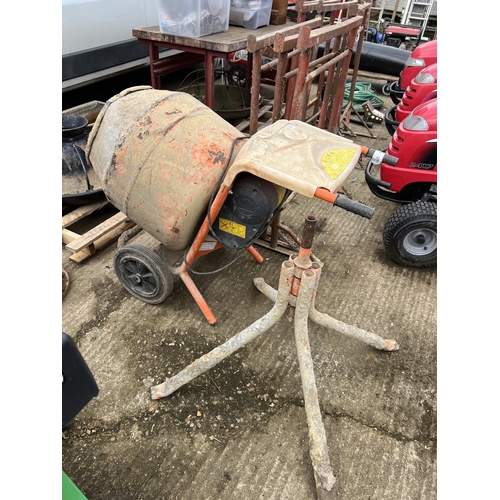 635 - Belle mini mix 150 electric cement mixer