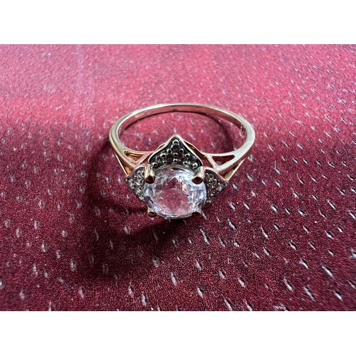 439 - 9ct , hallmarkeds , stamped 375 stunning rose gold ring with centre Quartz stone , 2.3 grams size R ... 