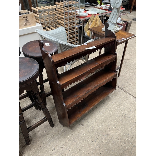 536 - oak shelf unit & wicker chairs