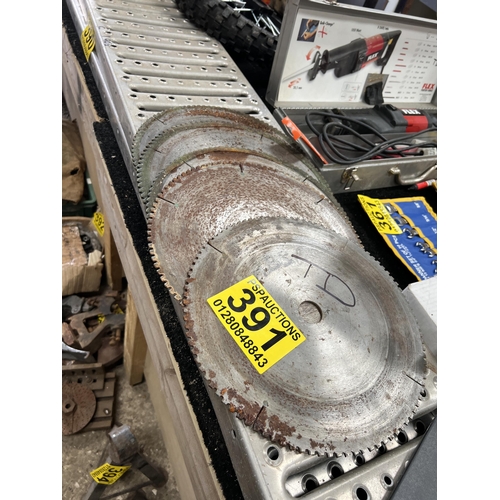 391 - Qty saw blades