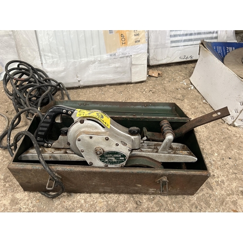 579 - 240v Tarplaner