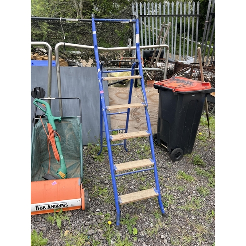 588 - step ladder