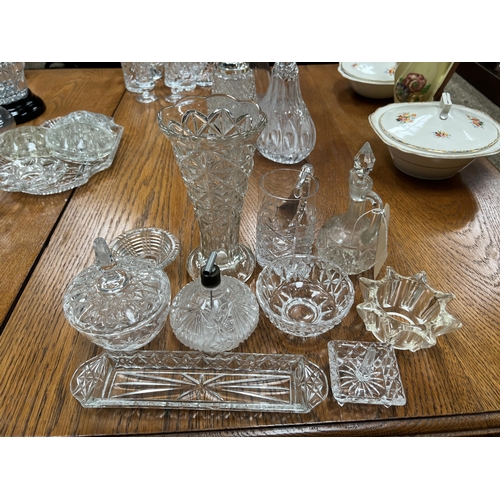 90 - ten pieces mixed glass