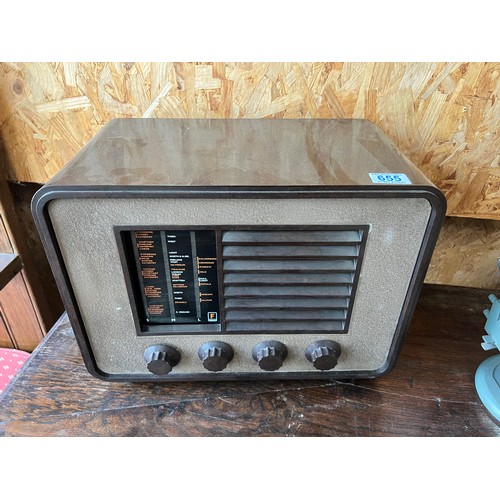 655 - Bakerlite radio