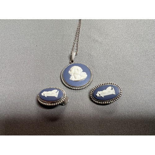 683 - Silver Cameo necklace & matching earrings , Wedgewood