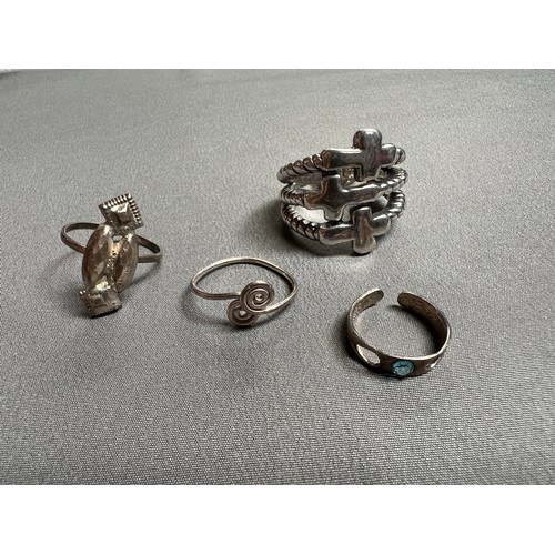 686 - 4 x Silver rings