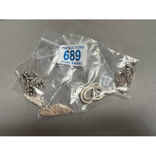 689 - 5 x Silver necklaces , individually bagged
