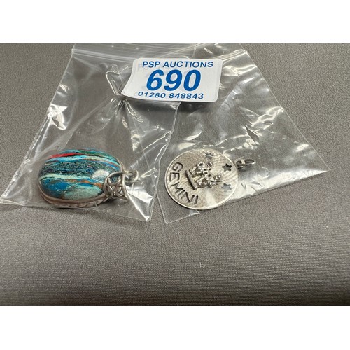 690 - 2 x Silver pendants