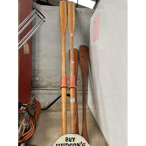 729 - 2 x pairs wood oars