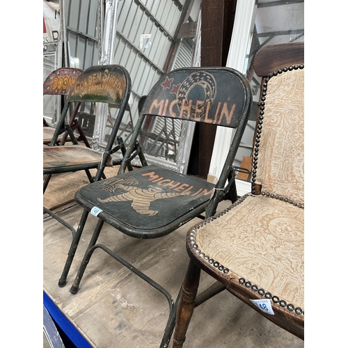 749 - Painted folding metal chair h