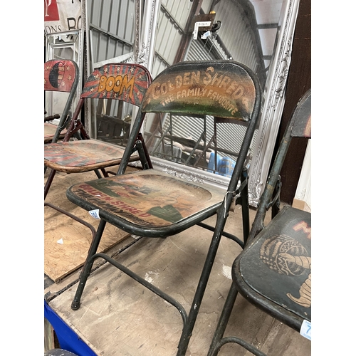 750 - Painted folding metal chair h