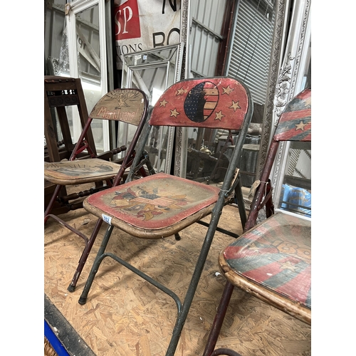 752 - Painted folding metal chair h