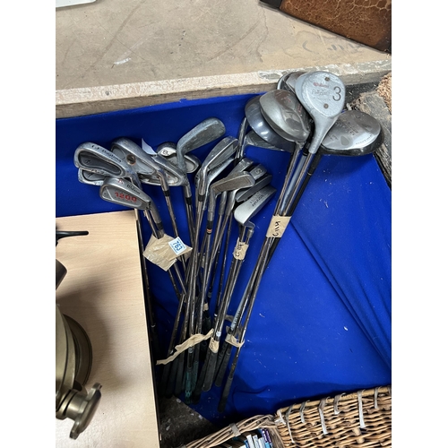 763 - Qty golf clubs