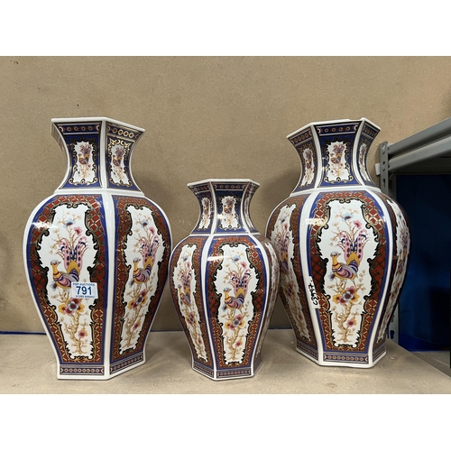 791 - 3 x ornate vases a/f damaged