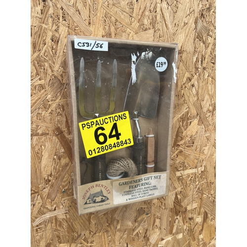 64 - new Garden fork / trowel set