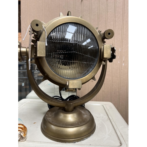 60 - Table lamp spot light h414