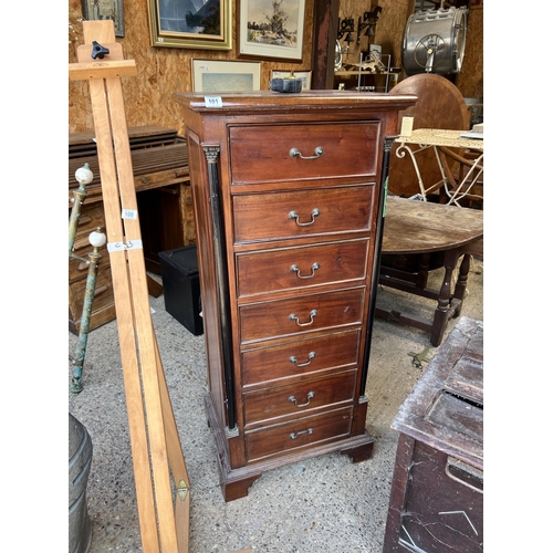 101 - Mahogany chest draws