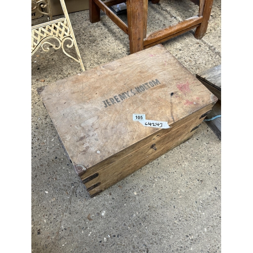 105 - Wood trunk box