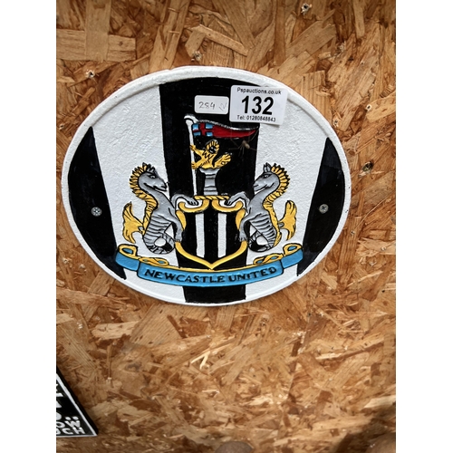 132 - Cast iron wall plaque h284