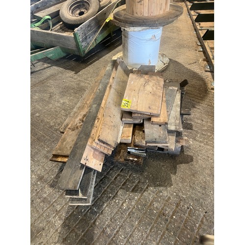 292 - Pallet mixed wood
