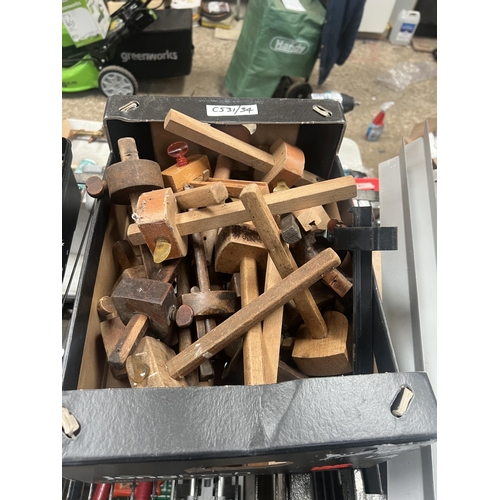 192 - Stanley tool box + contents10