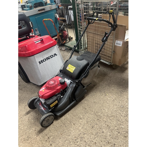 237 - 2015 Honda rotary mower full working order, roller drive slow transmission worn    137