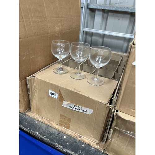 600 - wine glasses