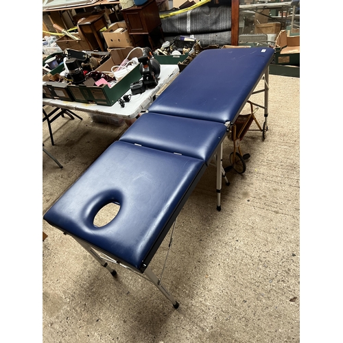 424 - blue massage table