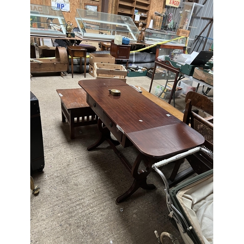 446 - drop leaf oblong table