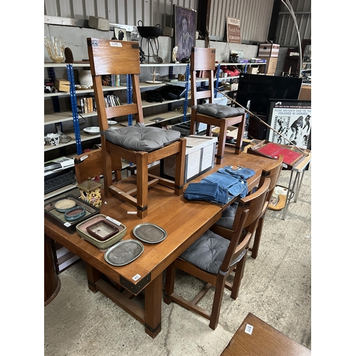 485 - extending table + chairs