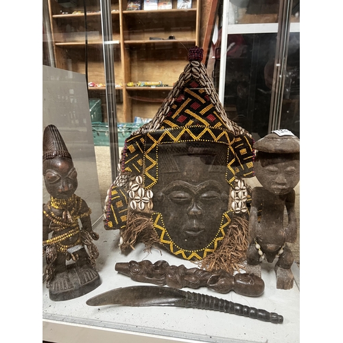 159 - African carvings