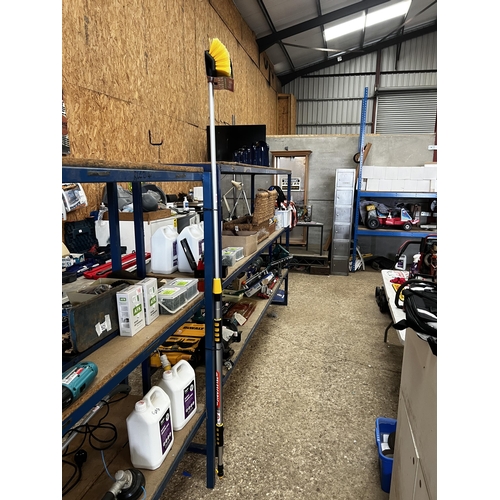 200 - 98    2metre extendablewash brush