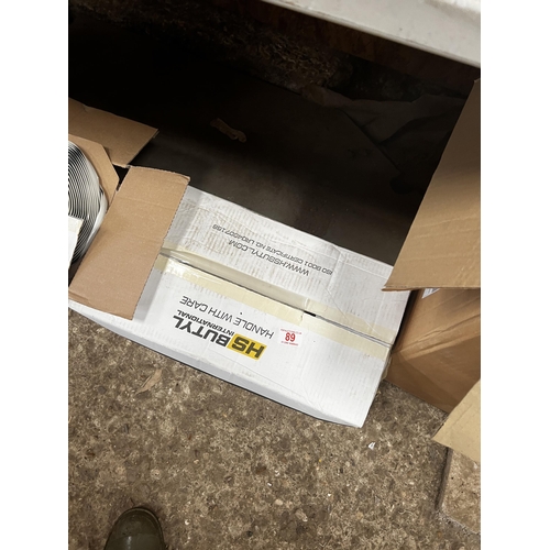 89 - box of glazing beading