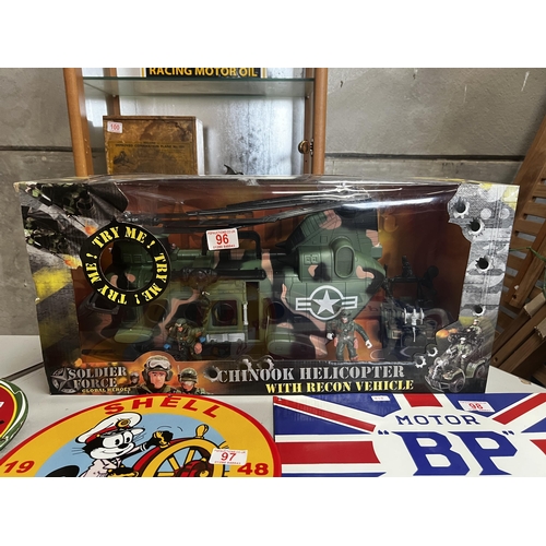 96 - boxed soldier set