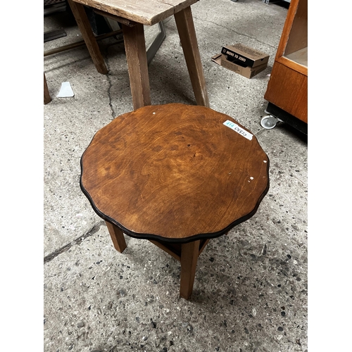 414 - pie crust coffee table