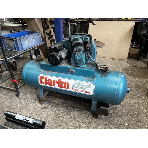 392 - 152 Clark compressor  model 045029 s/n  se180210 single phase  max working pressure 10.2 bar working... 