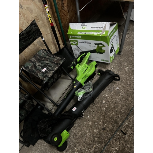 54 - new greenworks vac and blower with extra wheel attachment on flu