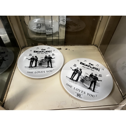 90 - 164 2 Beatles plates