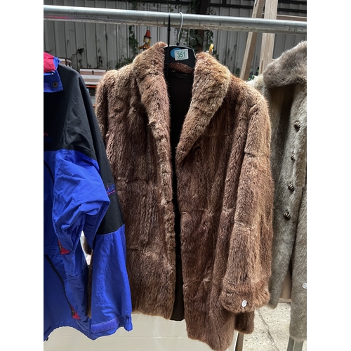 351 - 148 fur coat