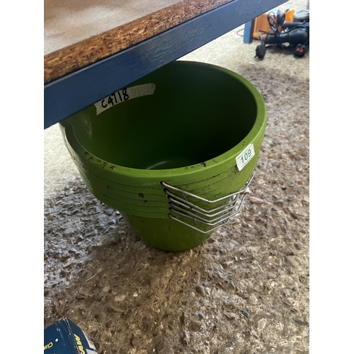 109 - plastic buckets