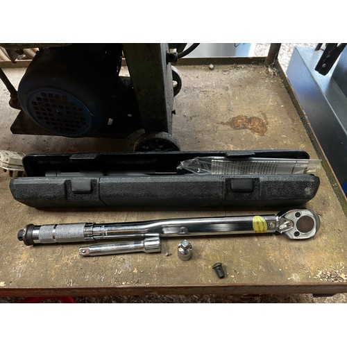 584 - TORQUE WRENCH