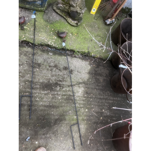 107 - metal robin on stake