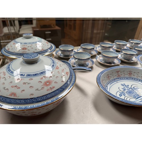 164 - x 3 cabinets of oriental china