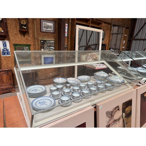 164 - x 3 cabinets of oriental china