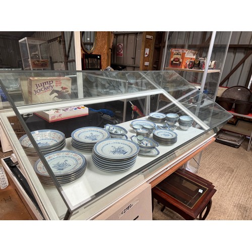 164 - x 3 cabinets of oriental china