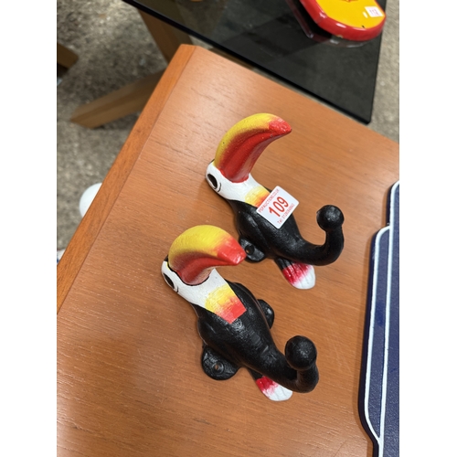 109 - x 2 metal toucan coat hooks